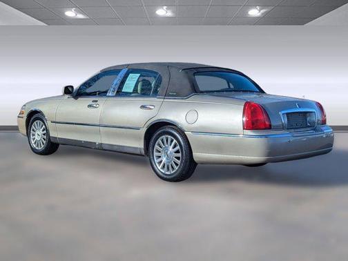 2004 Lincoln Town Car Signature