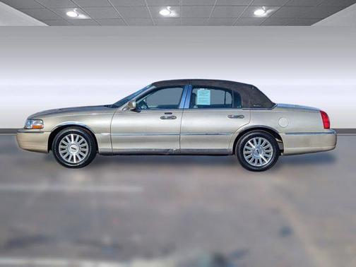 2004 Lincoln Town Car Signature