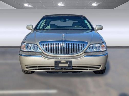2004 Lincoln Town Car Signature