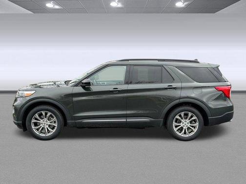 Forged Green Metallic 2022 Ford Explorer XLT
