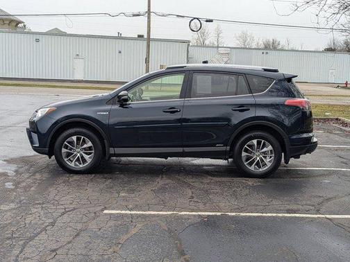 2017 Toyota RAV4 Hybrid SE