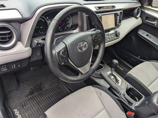 2017 Toyota RAV4 Hybrid SE