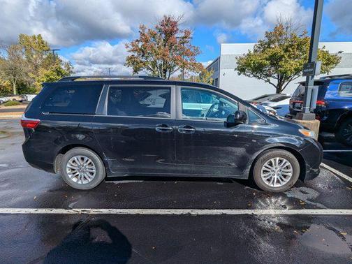 2017 Toyota Sienna XLE