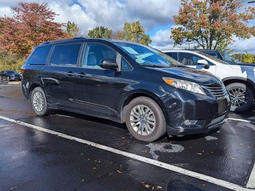 2017 Toyota Sienna XLE