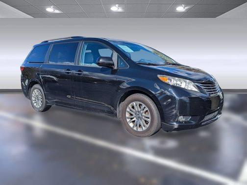 2017 Toyota Sienna XLE