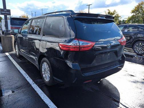 2017 Toyota Sienna XLE