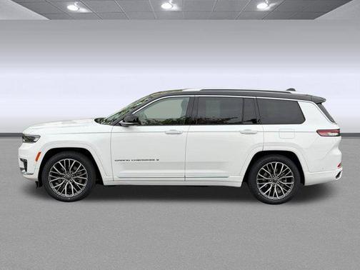 Diamond Black Crystal Pearlcoat 2023 Jeep Grand Cherokee L Summit Reserve