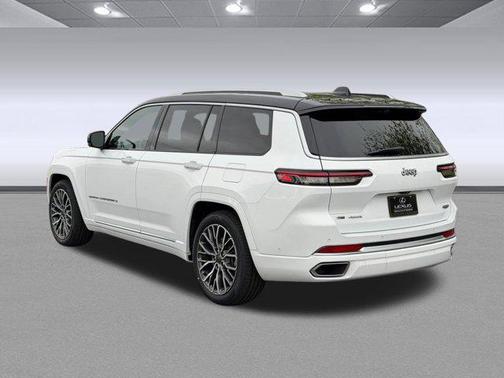 Diamond Black Crystal Pearlcoat 2023 Jeep Grand Cherokee L Summit Reserve