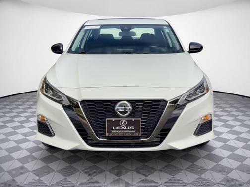 Pearl White Tricoat 2022 Nissan Altima SR VC-Turbo FWD