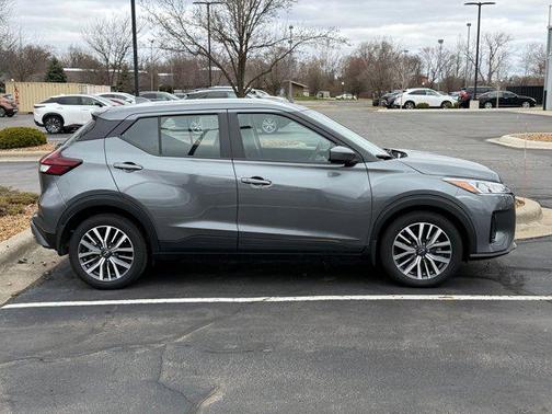 2022 Nissan Kicks SV