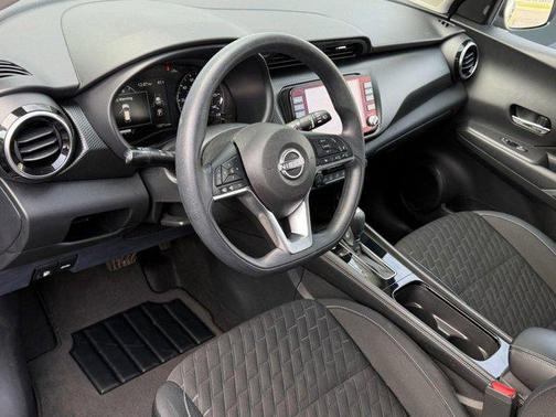 2022 Nissan Kicks SV