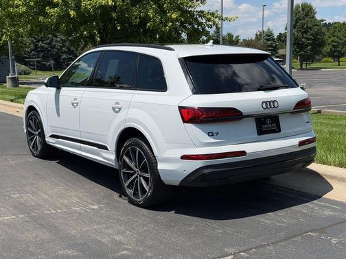White 2022 Audi Q7 55 Premium Plus
