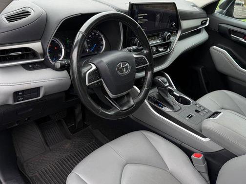 Magnetic Gray Metallic 2023 Toyota Highlander Hybrid XLE
