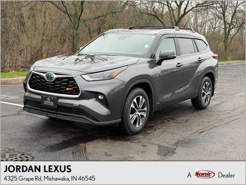 Magnetic Gray Metallic 2023 Toyota Highlander Hybrid XLE