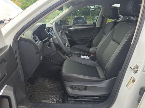 Pure White 2022 Volkswagen Tiguan 2.0T SE