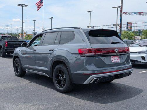 2025 Volkswagen Atlas 2.0T Peak Edition
