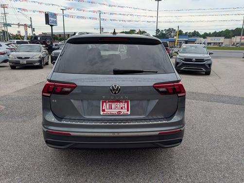 Platinum Gray Metallic 2023 Volkswagen Tiguan 2.0T SE