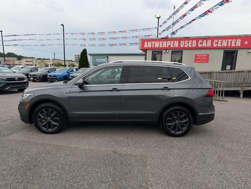 Platinum Gray Metallic 2023 Volkswagen Tiguan 2.0T SE