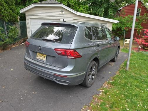 Platinum Gray Metallic 2023 Volkswagen Tiguan 2.0T SE