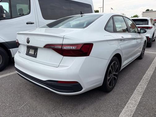 Pure White 2023 Volkswagen Jetta 1.5T Sport