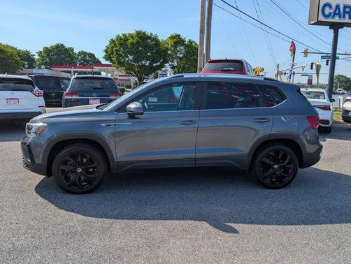 Platinum Gray Metallic 2023 Volkswagen Taos 1.5T SE