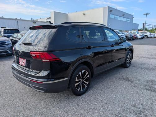 Deep Black Pearl 2023 Volkswagen Tiguan 2.0T S