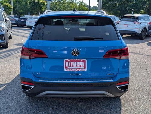 Cornflower Blue 2023 Volkswagen Taos 1.5T SE