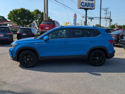 Cornflower Blue 2023 Volkswagen Taos 1.5T SE