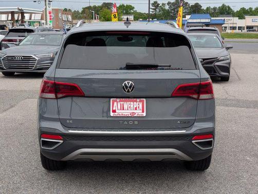 Pure Gray 2023 Volkswagen Taos 1.5T SE