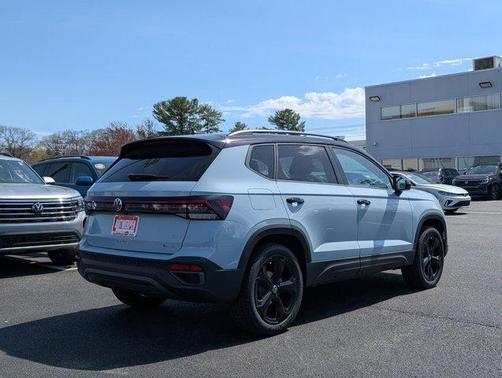 2025 Volkswagen Taos 1.5T SE Black
