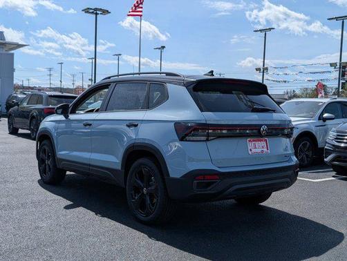 2025 Volkswagen Taos 1.5T SE Black