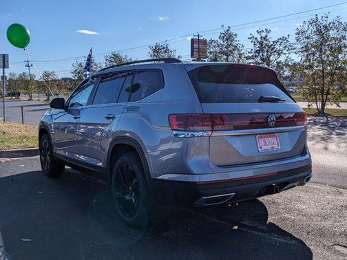 2025 Volkswagen Atlas 2.0T SE w/Technology 4MOTION
