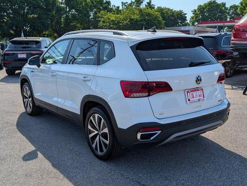 Pure White 2022 Volkswagen Taos 1.5T SE
