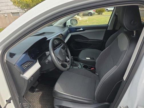 Pure White 2022 Volkswagen Taos 1.5T SE