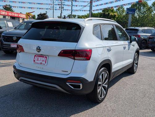 Pure White 2022 Volkswagen Taos 1.5T SE