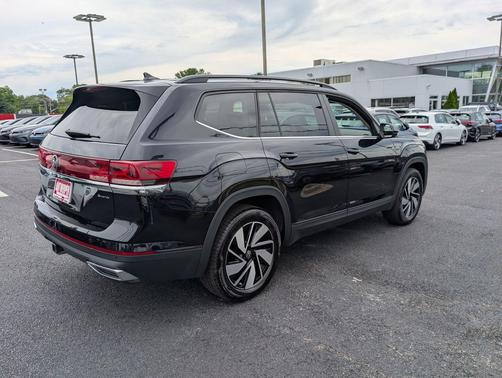 Deep Black Pearl 2026 Volkswagen Atlas 2.0T SE w/Technology 4MOTION