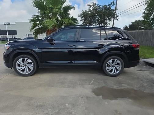 Deep Black 2022 Volkswagen Atlas 3.6L SE w/Technology