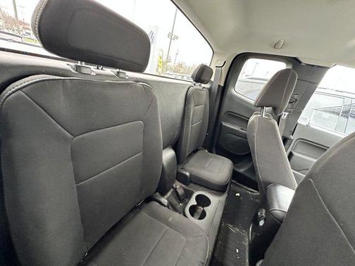 Summit White 2022 Chevrolet Colorado LT