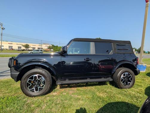 SHADOW BLACK 2023 Ford Bronco Outer Banks