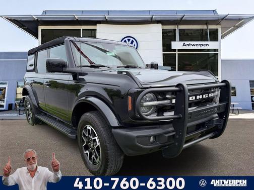 SHADOW BLACK 2023 Ford Bronco Outer Banks