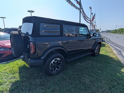 SHADOW BLACK 2023 Ford Bronco Outer Banks