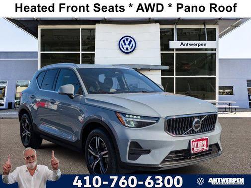 2024 Volvo XC40 B5 Core Dark Theme