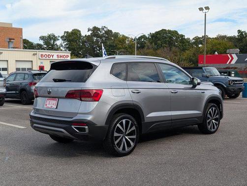 2024 Volkswagen Taos 1.5T SE