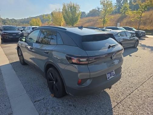 Deep Black Pearl 2026 Volkswagen ID.4 AWD Pro S Plus