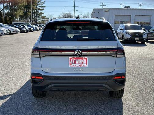 2025 Volkswagen Taos 1.5T SE Black