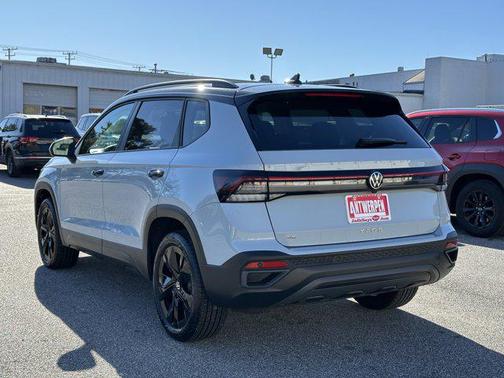 2025 Volkswagen Taos 1.5T SE Black