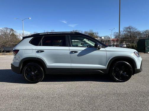 2025 Volkswagen Taos 1.5T SE Black