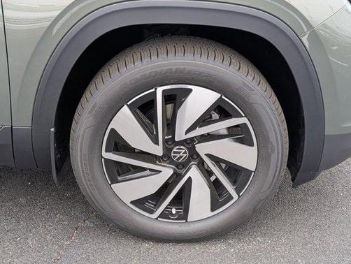 2025 Volkswagen Atlas 2.0T SE w/Technology 4MOTION