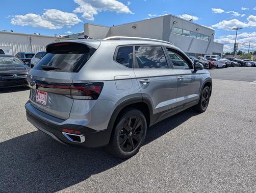 Pyrite Silver Metallic 2026 Volkswagen Taos SE