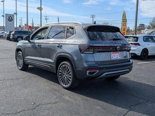 2025 Volkswagen Taos 1.5T SE